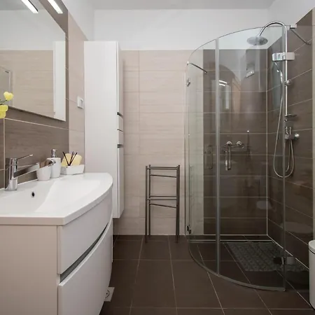 Vila Tesa In Medulin With Sea View Pomer