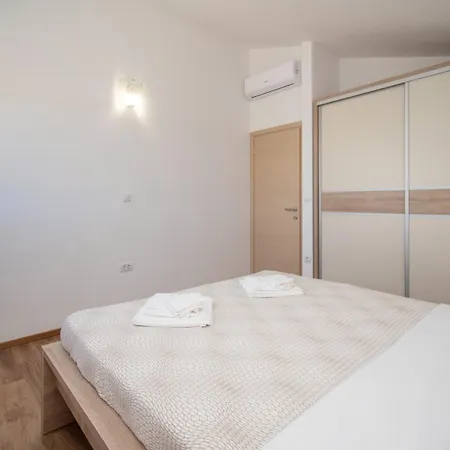 Tesa In Medulin With Sea View Vila Pomer