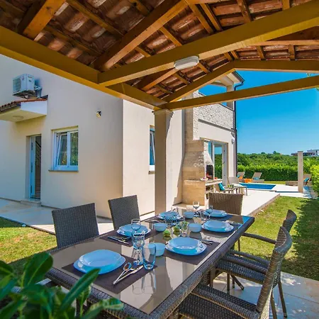 Tesa In Medulin With Sea View Villa