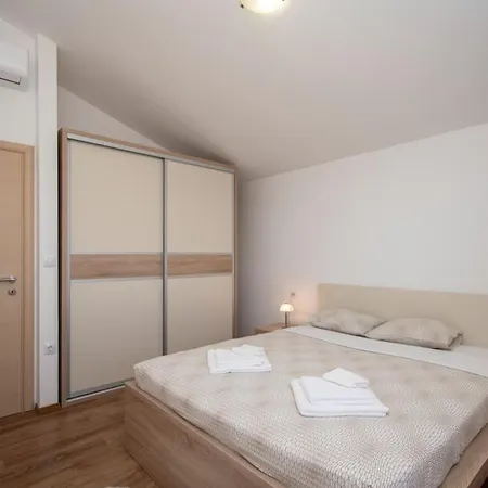 Villa Tesa In Medulin With Sea View