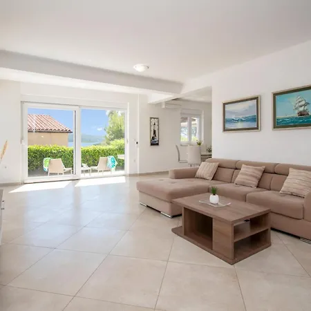 Villa Tesa In Medulin With Sea View