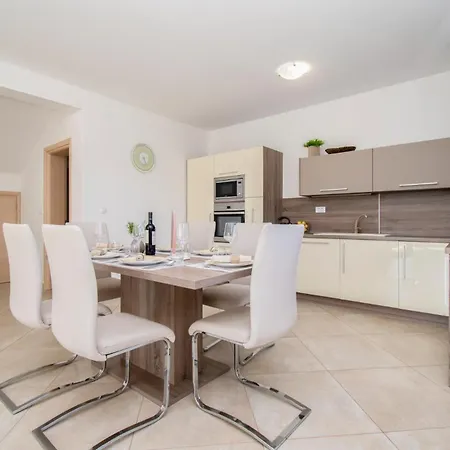 Villa Tesa In Medulin With Sea View *